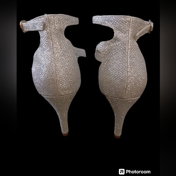 Dream Pairs silver shiney heels.  Womens. Size 7.5 - Picture 4 of 12